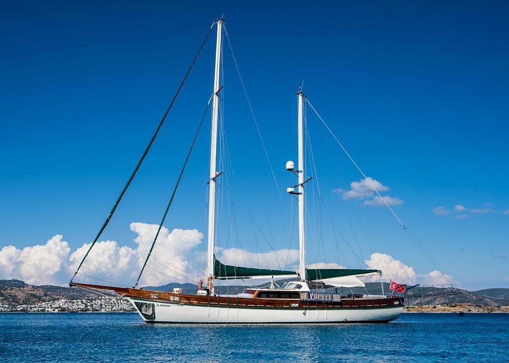 Bodrum'da Modern Tasarımlı, 3 Kabinli, Ferah Gulet