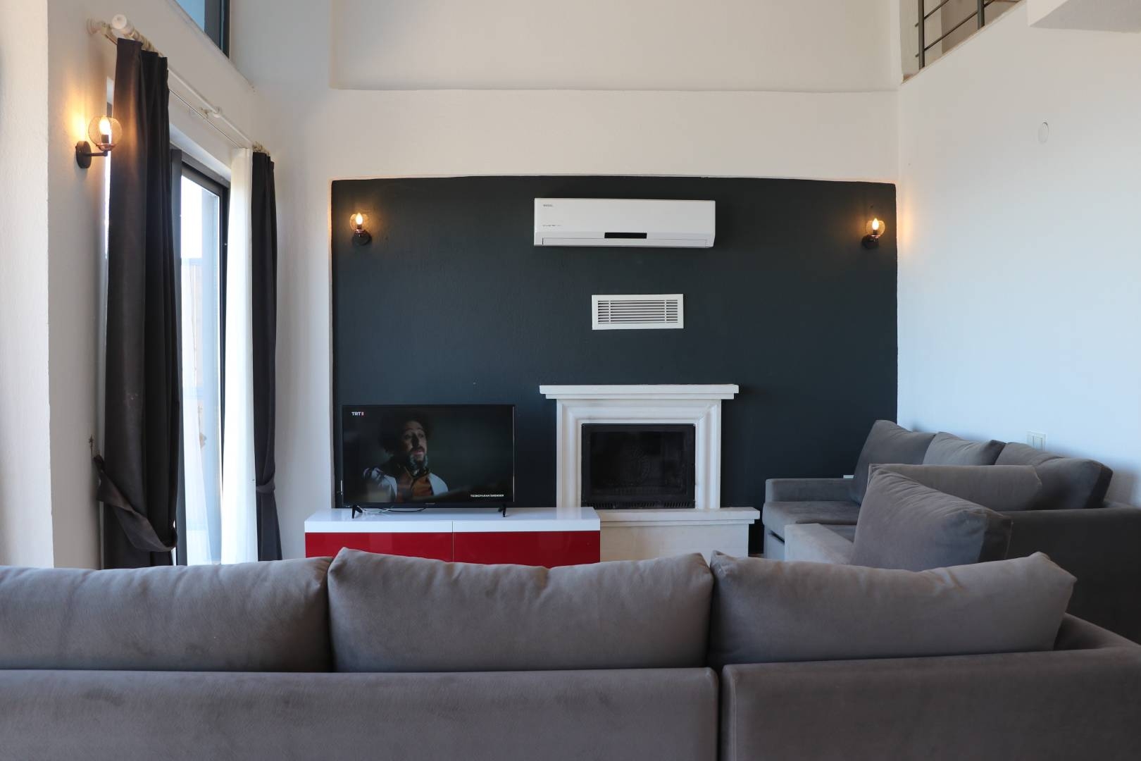 Kaş Üzümlü'de Doğa İle İç İçe, Kapalı Havuzlu, Korunaklı Villa