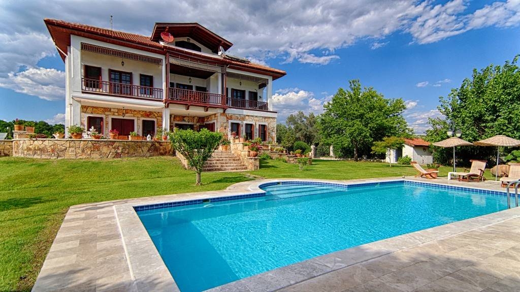 Ortaca Dalyan'da Geniş Bahçe İçerisinde, Özel Havuzlu, Ferah Villa