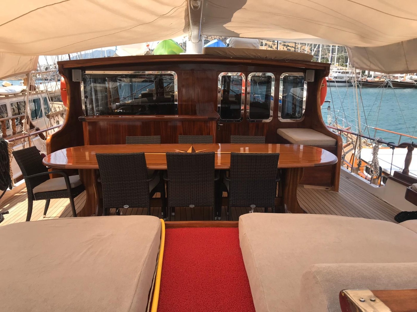 Bodrum'da Mavi Yolculuk Esnasında, Ev Konforunda Rahatlık Sunan Gulet