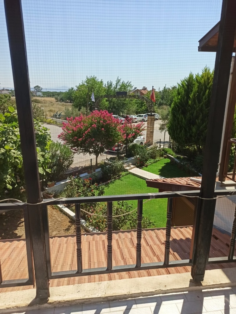 İzmir Dikili'de Ailelere Uygun, Site İçerisinde, Kiralık Villa