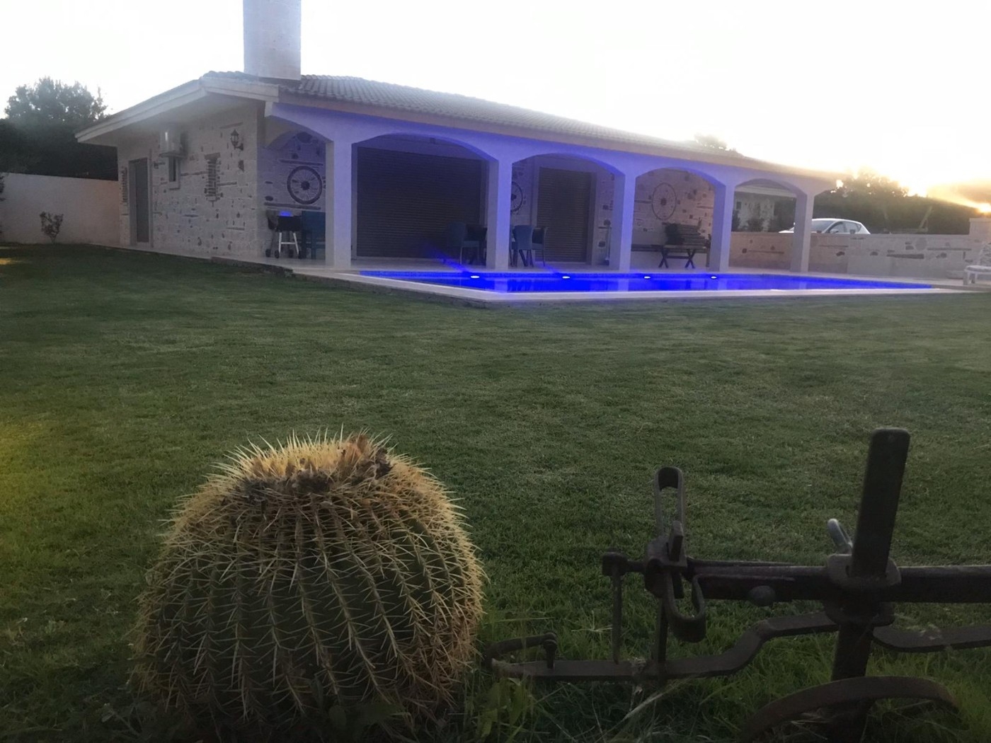 İzmir Çeşme'de Muhteşem Doğada, Özel Havuzlu, Geniş Bahçeli Villa