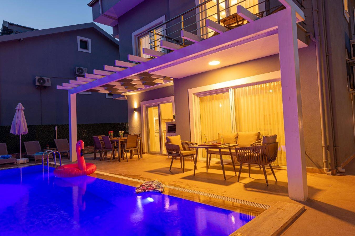 Fethiye Ölüdeniz'de Doğa Manzaralı, Özel Havuzlu, Konforlu Villa