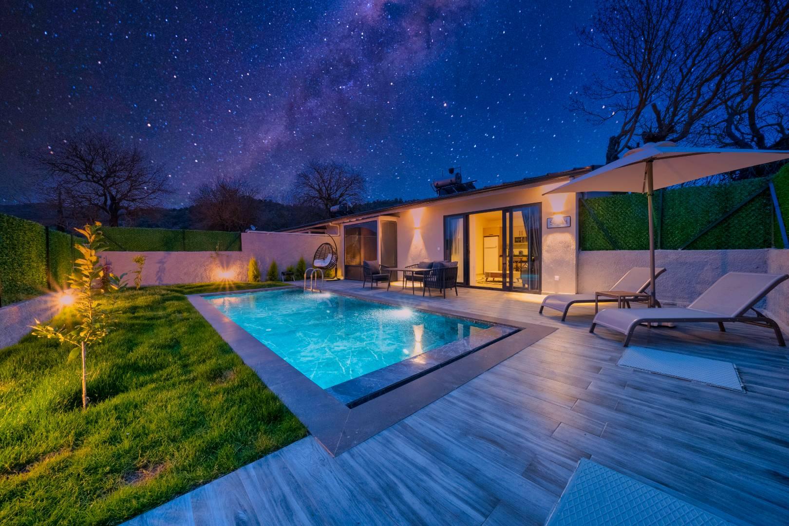 Muğla Fethiye'de Yemyeşil Bahçeli, Özel Havuzlu, Kiralık Villa-25628