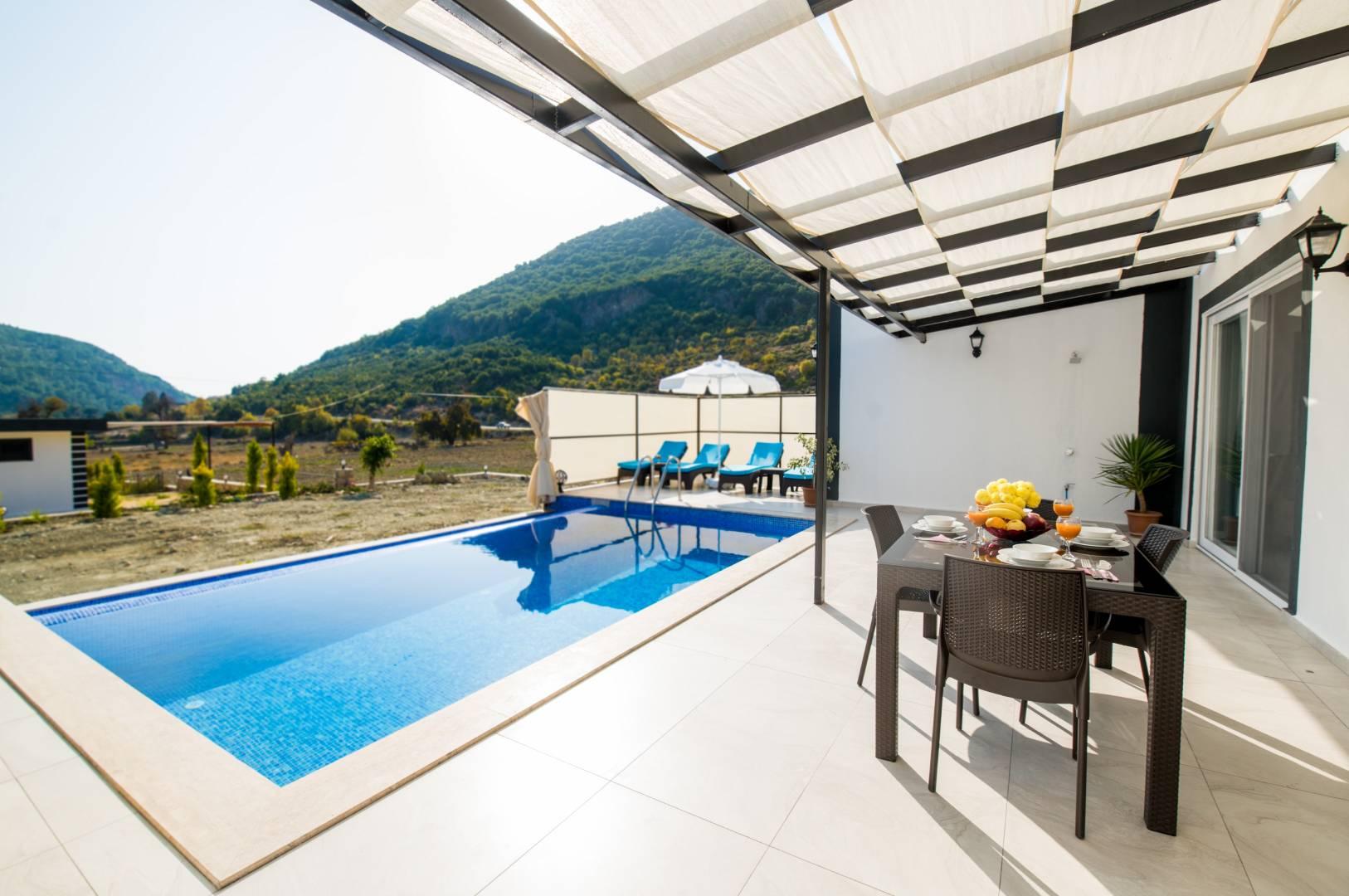 Kaş Sarıbelen'de Doğa İçerisinde, Özel Havuzlu, Şık Villa-29005