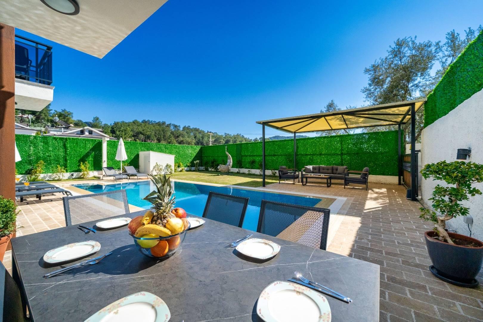 Fethiye Göcek'te Geniş Alanlara Sahip, Özel Havuzlu, Modern Villa-30731