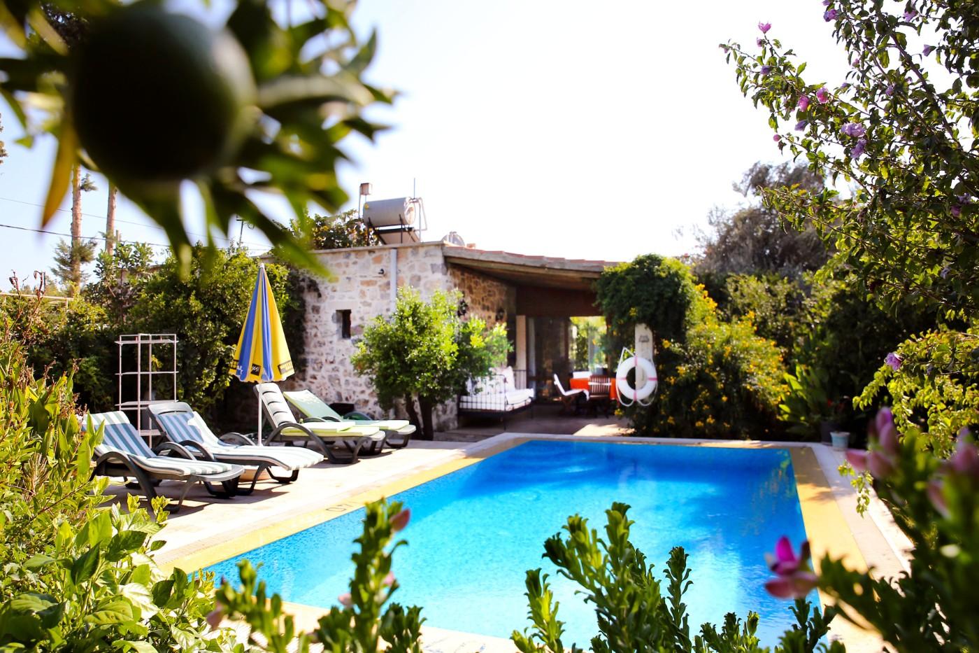 Bodrum Bitez'de Mandalina Ağaçları İçerisinde, Özel Havuzlu, Taş Villa-12855