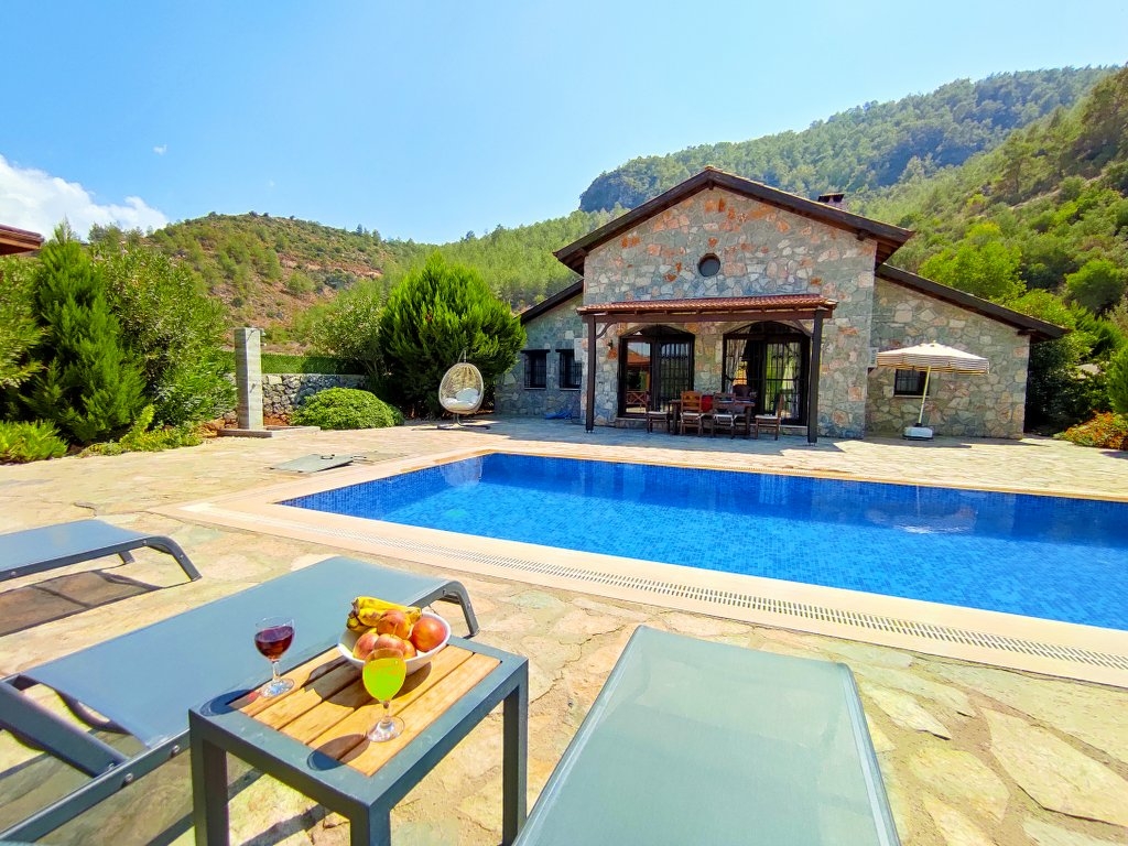 Fethiye Kayaköy'de Doğanın İçerisinde, Özel Havuzlu, Kiralık Taş Villa