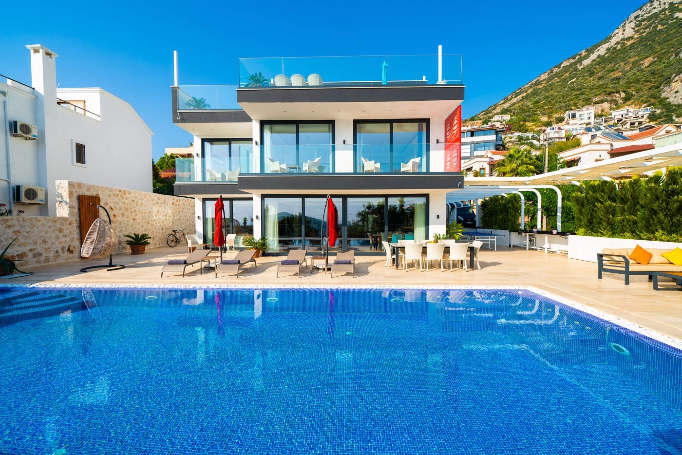 Kaş Kalkan'da Geniş Ailelere Uygun, Özel Havuzlu, Modern Villa