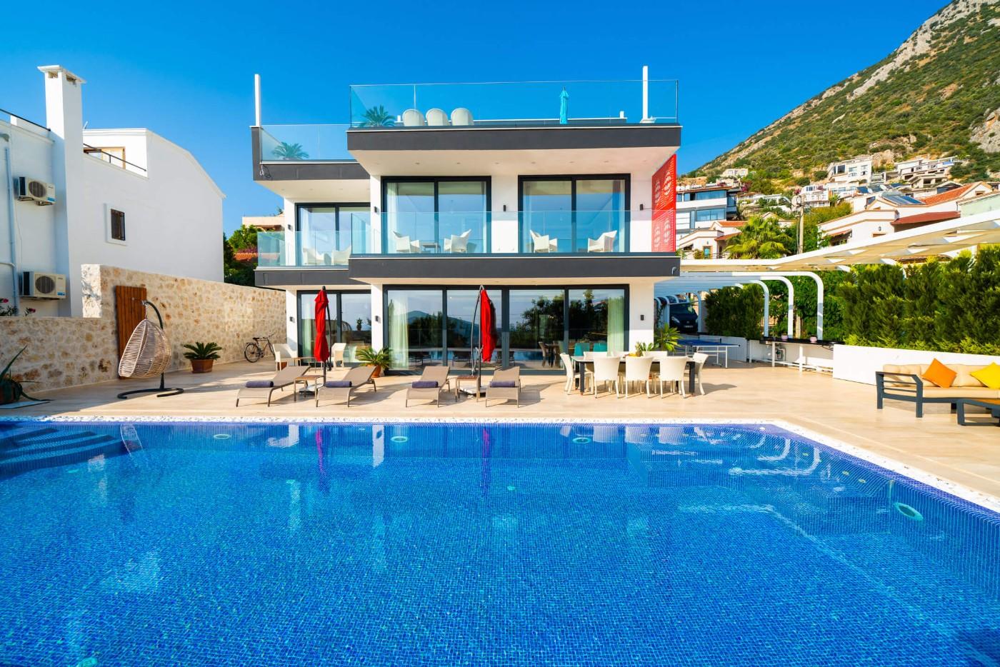 Kaş Kalkan'da Geniş Ailelere Uygun, Özel Havuzlu, Modern Villa-16438