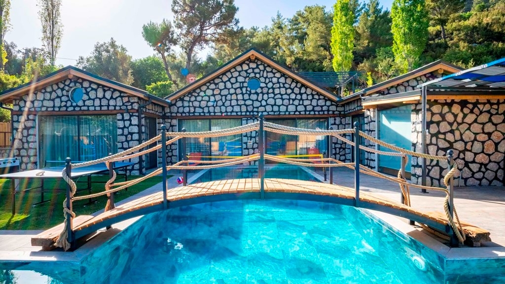 Kaş İslamlar'da Özenle Dekore Edilmiş, Özel Havuzlu, Bahçeli Villa