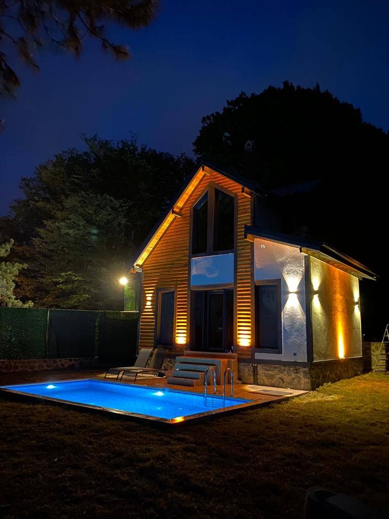 Sakarya Sapanca'da Harika Mimarili, Özel Havuzlu, Kiralık Bungalov