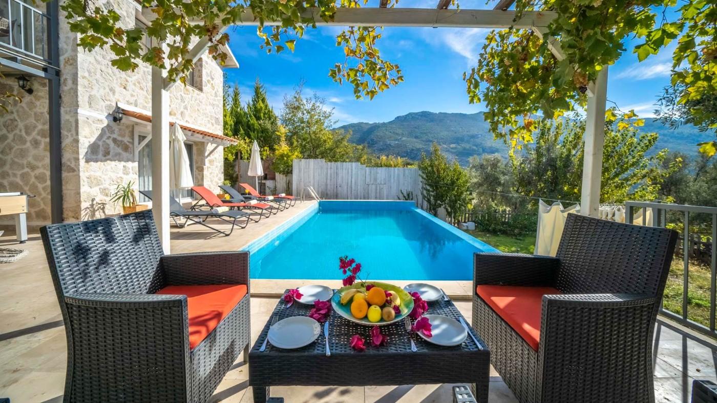 Kaş İslamlar'da Geniş Bahçeli, Özel Havuzlu, Kiralık Villa-23821