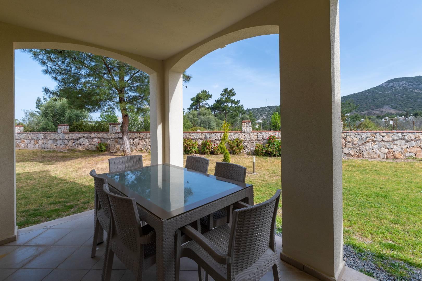 Didim Akbük'te Denize Sıfır, Tesis İçerisinde, Bahçeli 2+1 Daire-21774