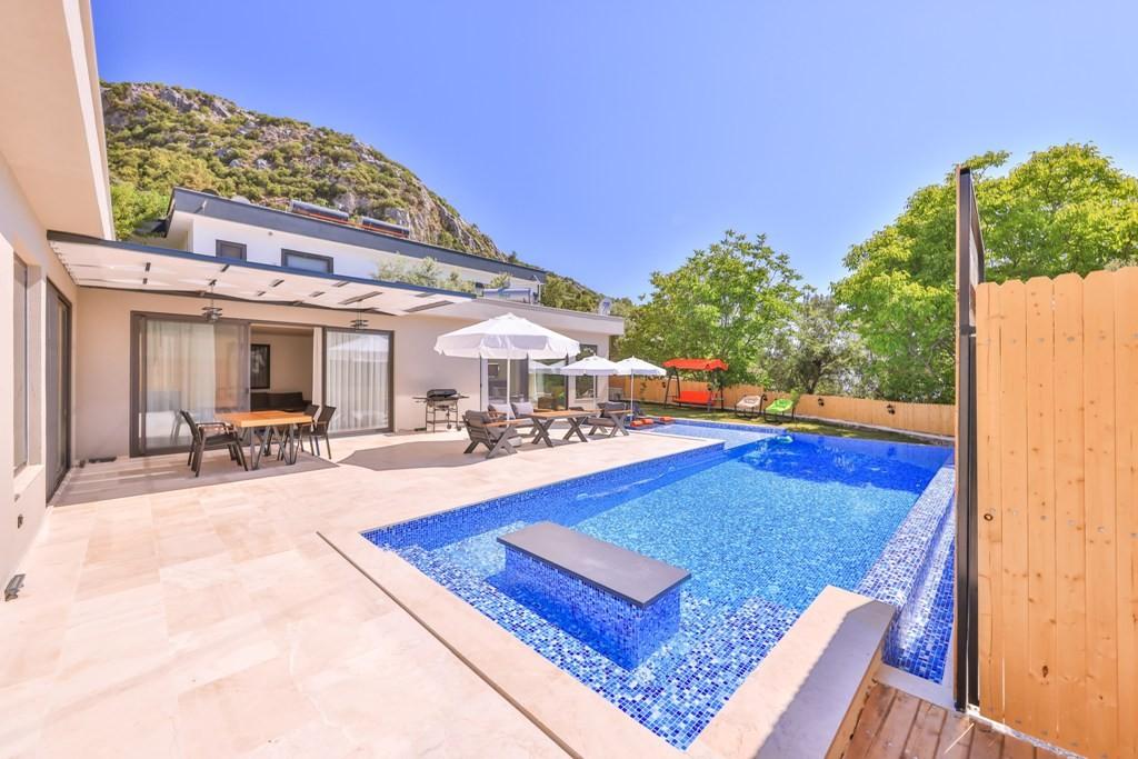 Kalkan İslamlar'da Sakin Konumda, Isıtmalı Havuzlu, Kiralık Villa-22763