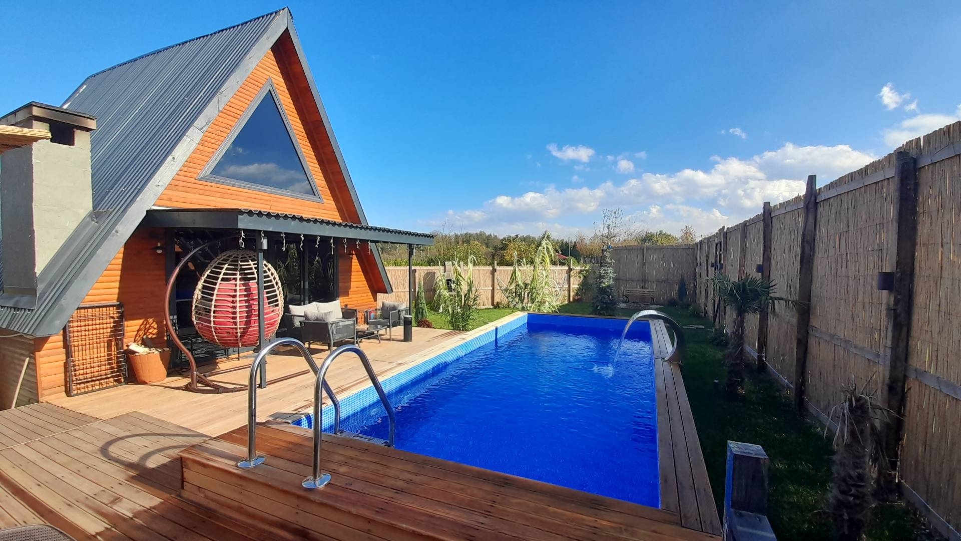 Sapanca Rüstempaşa'da Modern Tasarımlı, Özel Havuzlu, Şık Bungalov