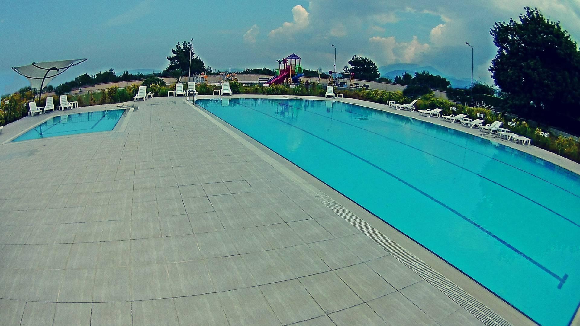 İzmir Çeşme'de Geniş Ailelere Uygun, Ortak Havuzlu, Modern Villa-12781
