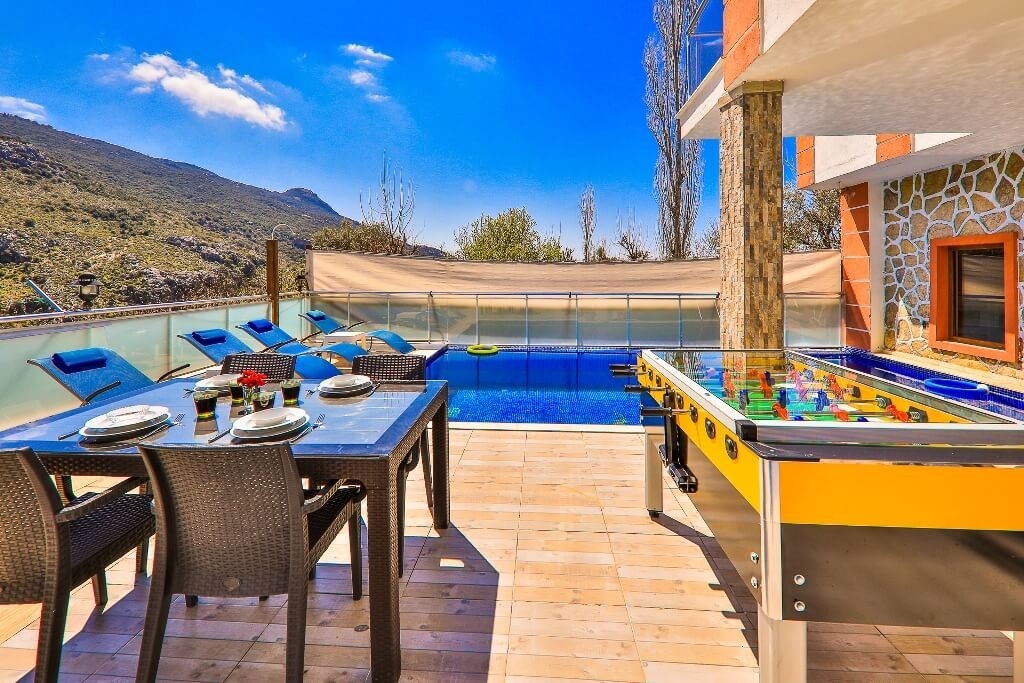 Kaş İslamlar'da Korunaklı, Özel Havuzlu, Jakuzili, 4 Kişilik Villa