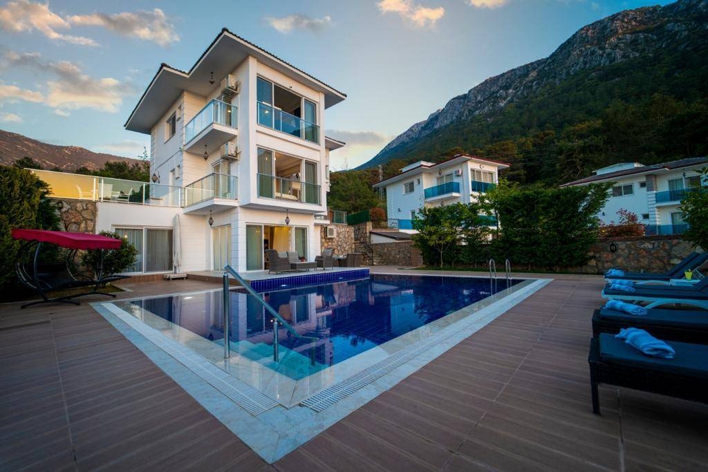 Fethiye'de Kalabalık Gruplara Uygun, Özel Havuzlu, Bahçeli Villa