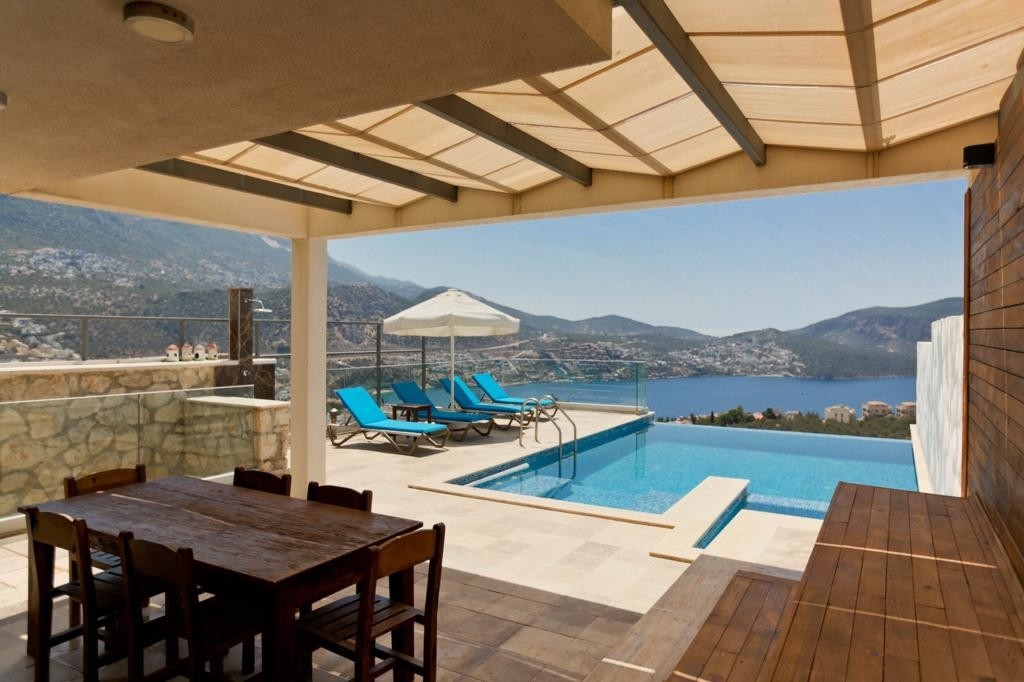 Kalkan'da Deniz Manzaralı, Yetişkin ve Çocuk Havuzlu, Konforlu Villa