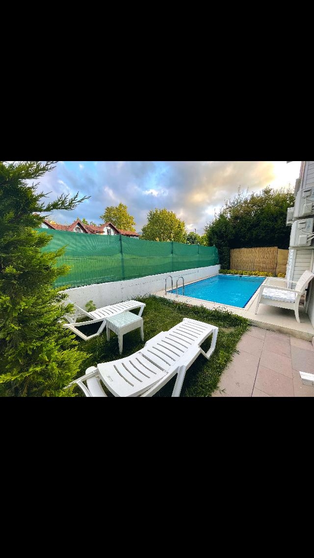 Sapanca Soğuksu'da Elverişli Konumda, Geniş Bahçeli, Kiralık Villa