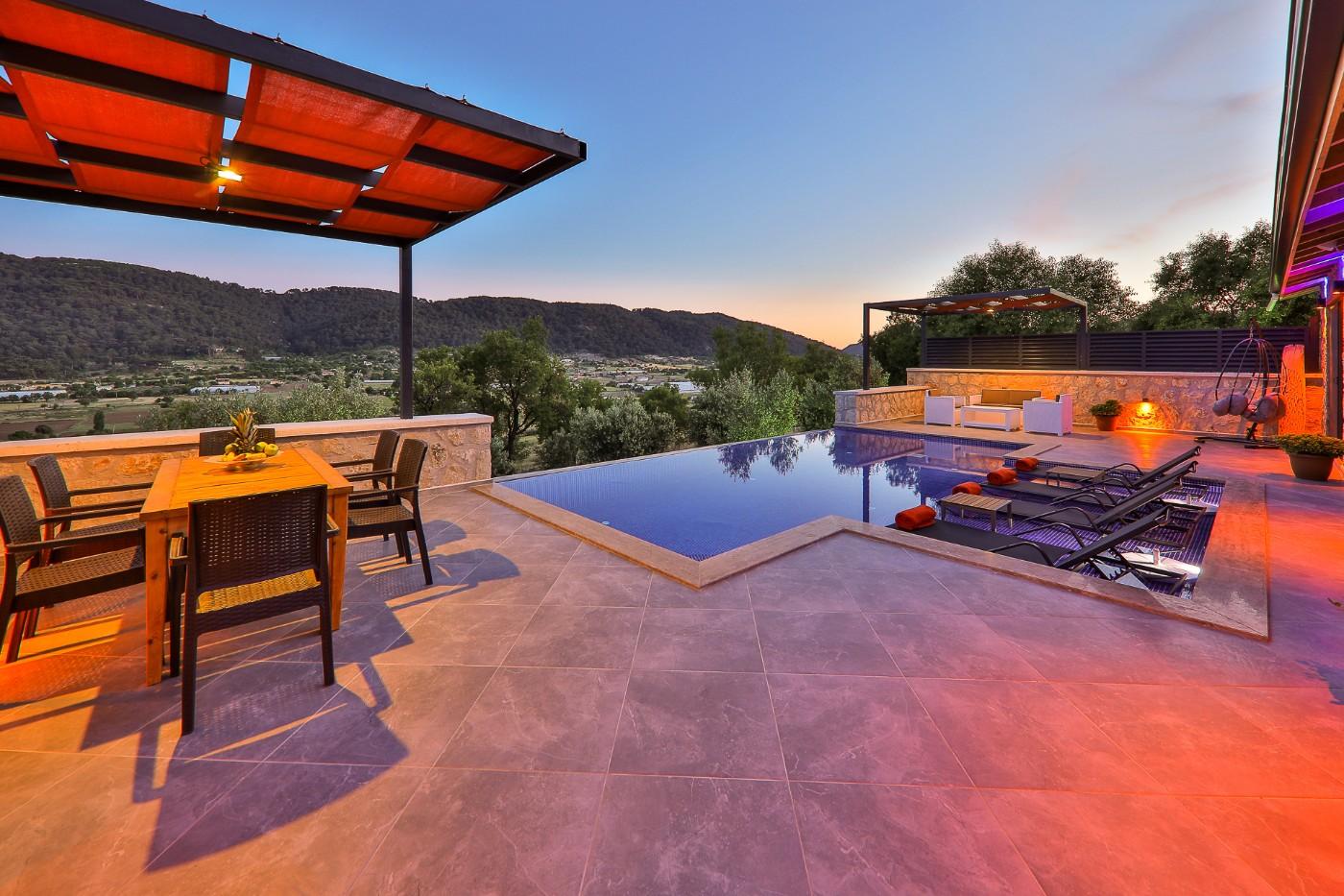 Kaş Sarıbelen'de Eşsiz Doğa Manzaralı, Özel Havuzlu, Jakuzili Villa-21219