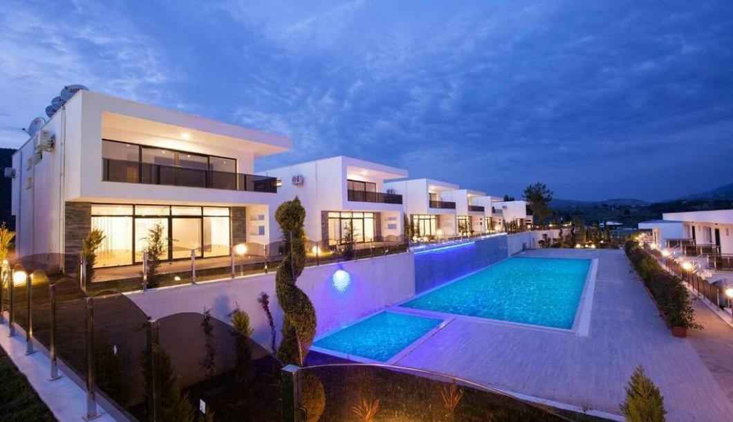 Aydın Kuşadası'nda Site İçerisinde, Ortak Havuzlu, Konforlu Villa