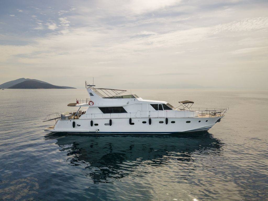 Bodrum’un Berrak Sularında, 8 Kişilik, Konforlu, Kiralık Motoryat
