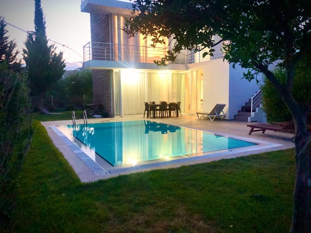 Serik Kadriye'de Modern Mimarili, Özel Havuzlu, 6 Kişilik Villa