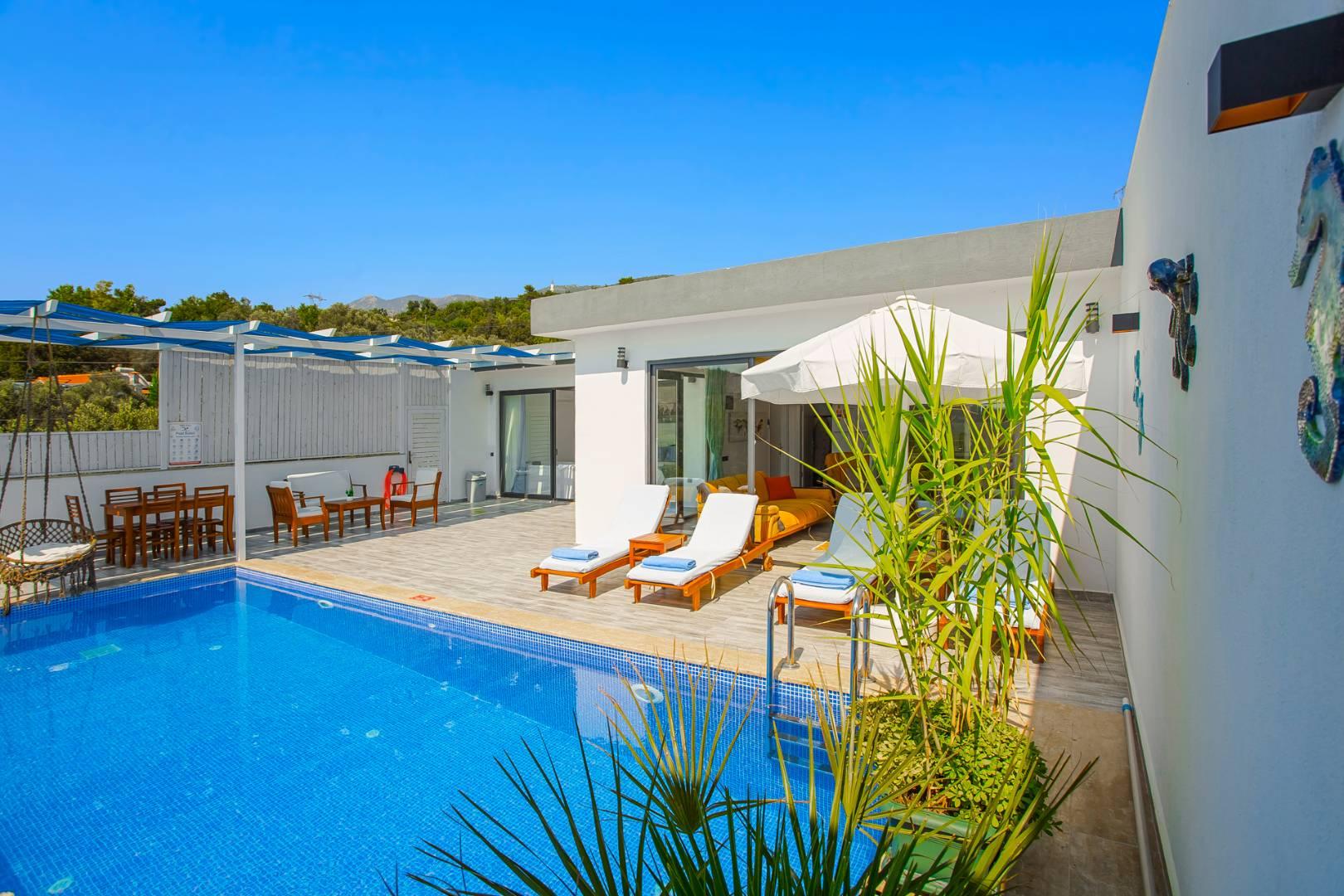 Kaş Üzümlü'de Yemyeşil Doğa Manzaralı, Özel Havuzlu, Jakuzili Villa-27031