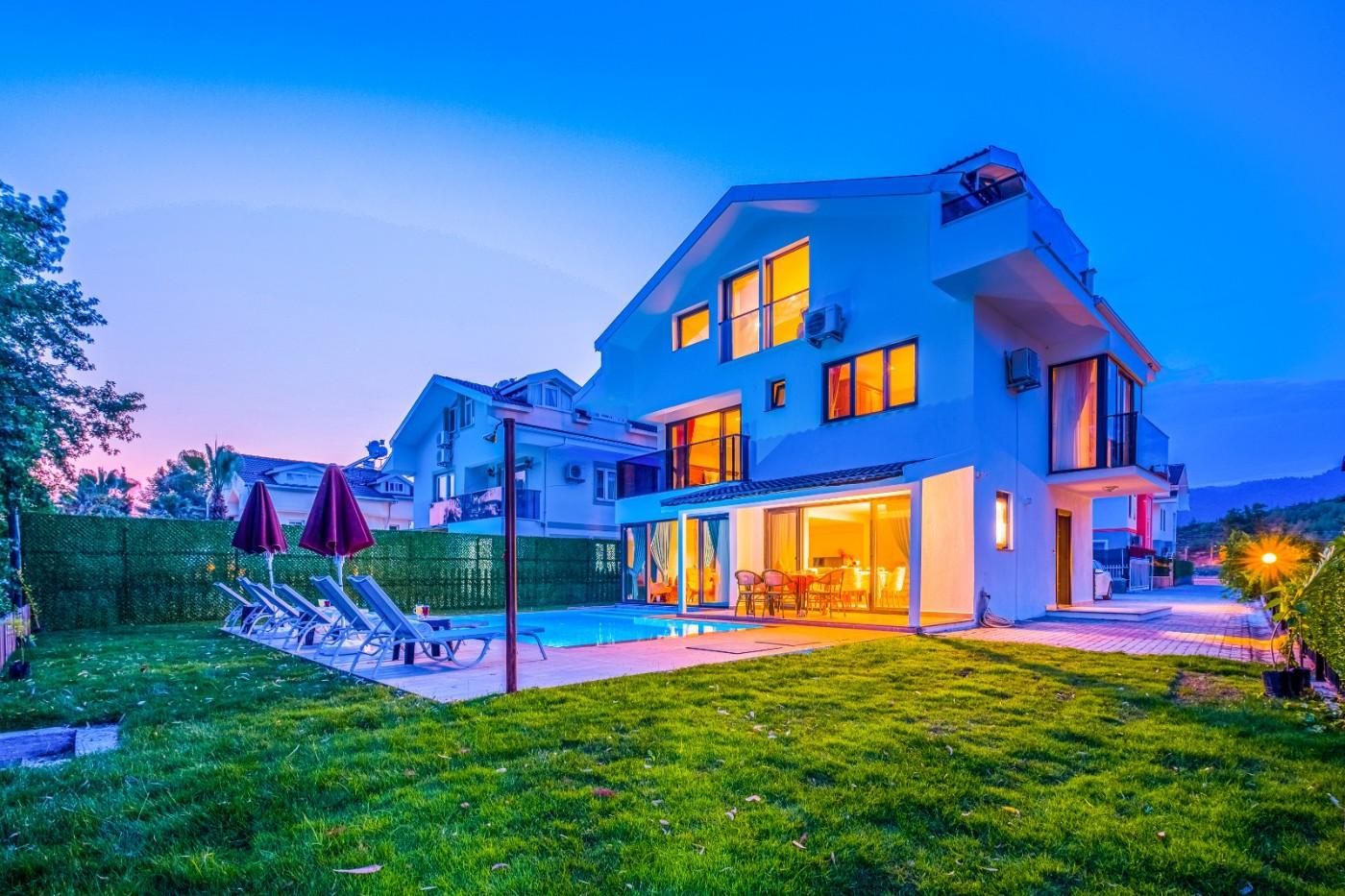 Fethiye Çiftlik'de Geniş Bahçeli, Özel Havuzlu, 4+1 Lüks Villa-21808