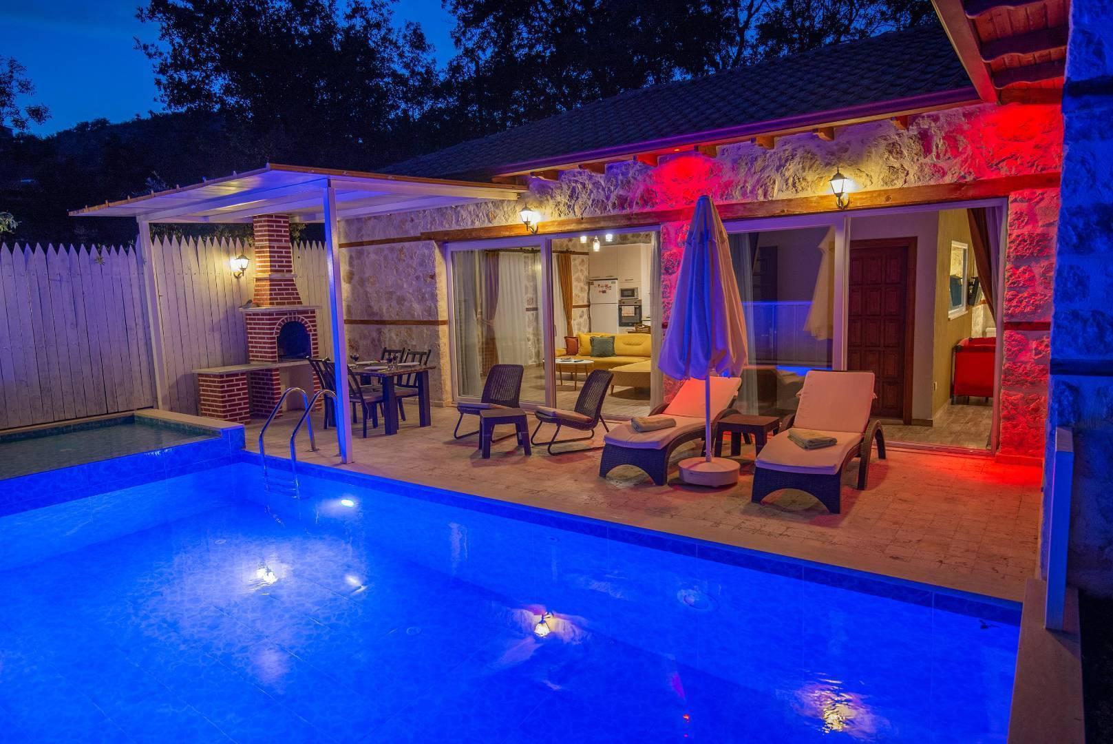 Kalkan İslamlar'da Doğa ve Deniz Manzaralı, Özel Havuzlu, Şık Villa-26307