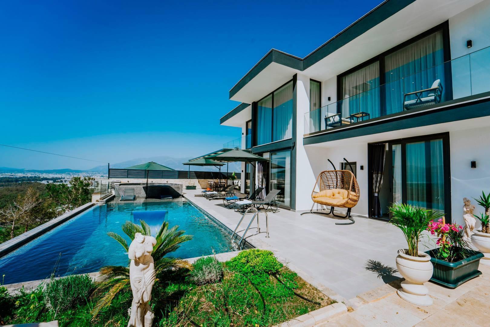 Kaş Yeşilköy'de Deniz Manzaralı, Saunalı, 6 Kişilik, Lüks Villa-31085