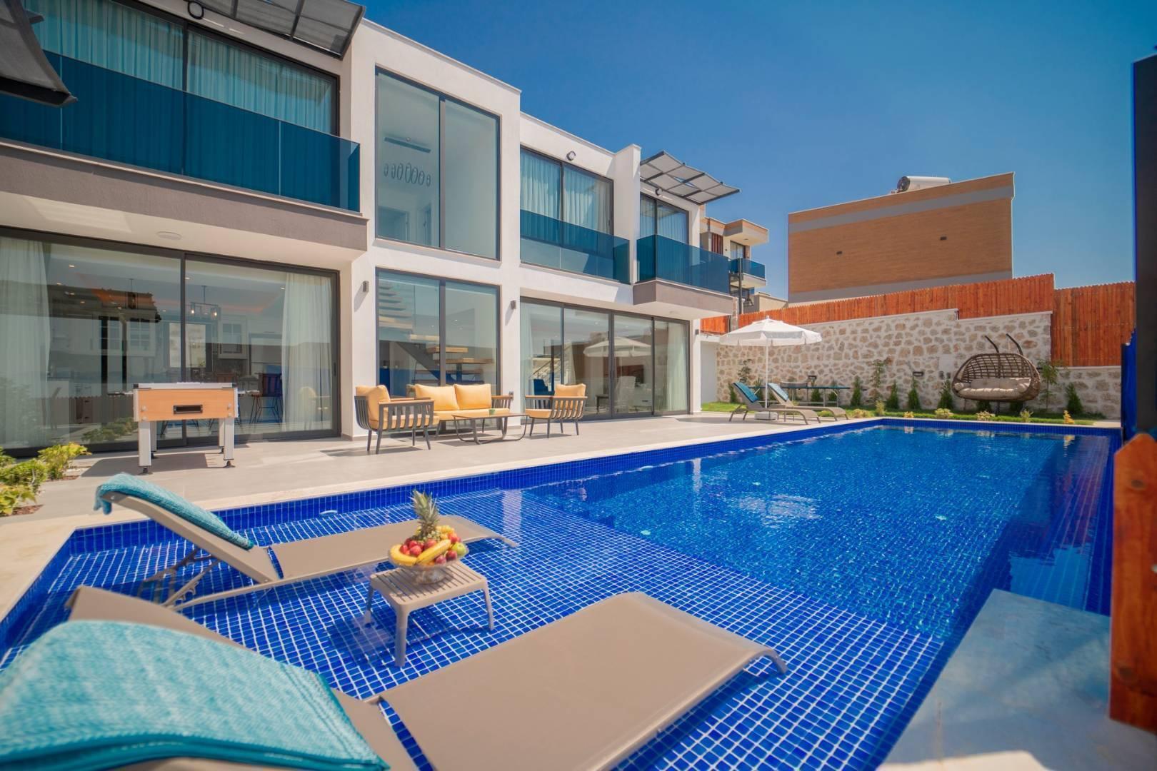 Kaş Kalkan'da Lüks Dizayn Edilmiş, Korunaklı Havuzlu, Şık Villa-29239