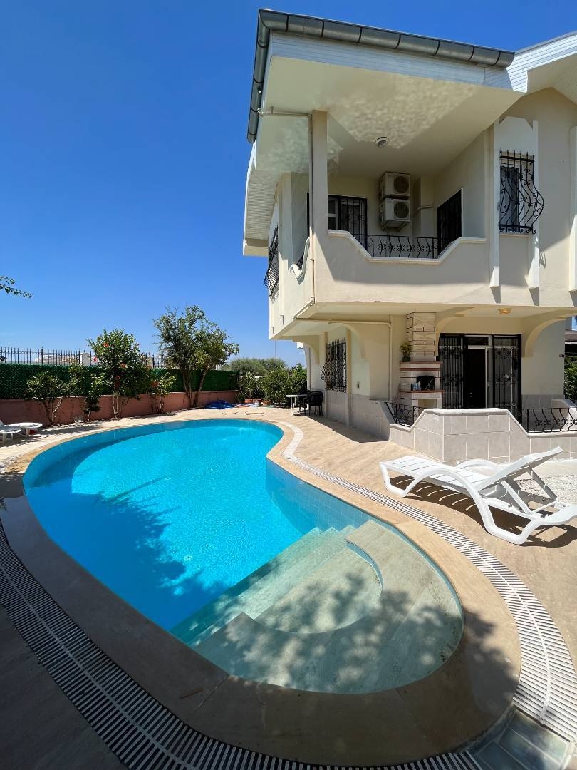 Serik Kadriye'de Kalabalık Ailelere Uygun, Özel Havuzlu, Kiralık Villa