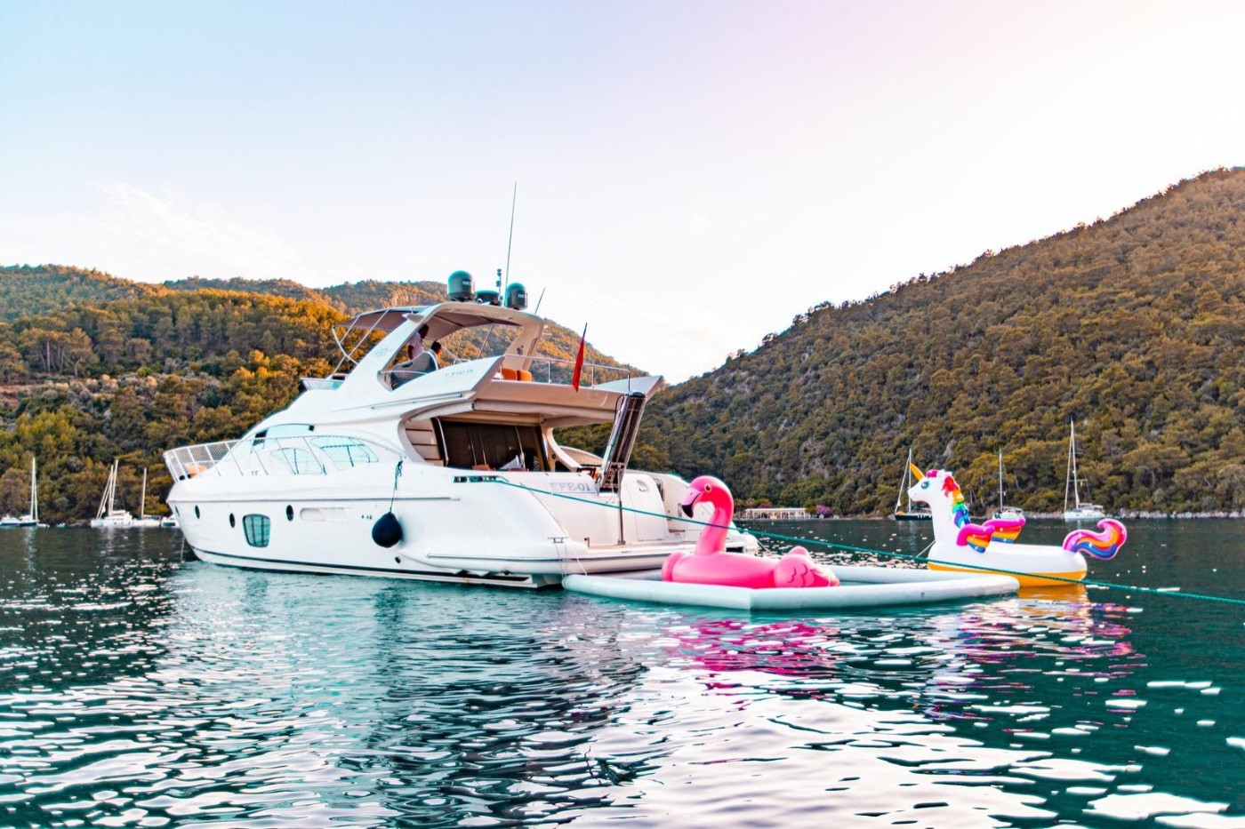 Fethiye Göcek'te Harika İç Tasarıma Sahip, 6 Kişilik Motoryat