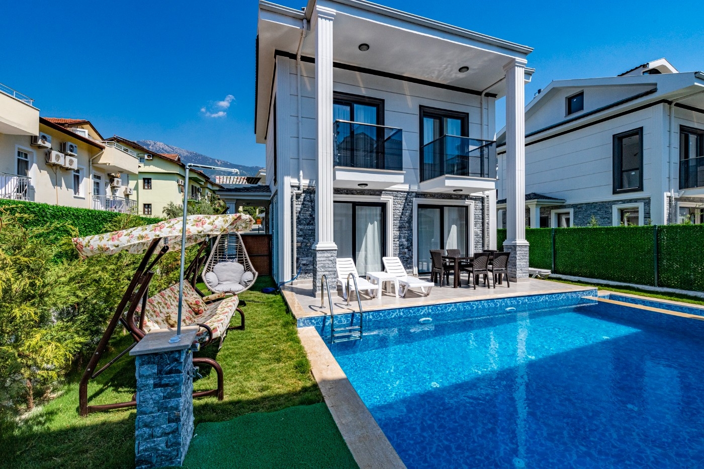 Fethiye Ölüdeniz'de Plaja Yakın, Özel Havuzlu, Konforlu Villa