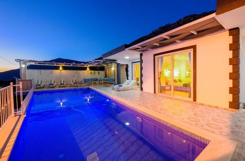 Kaş Üzümlü'de Eşsiz Doğada, Özel Havuzlu, Şık Villa-25022