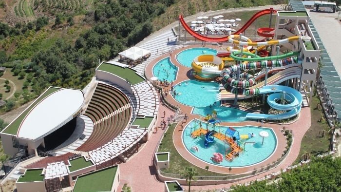 Alanya'da Tesis İçerisinde, Ücretsiz Aqua Parklı, 2+1 Kiralık Daire