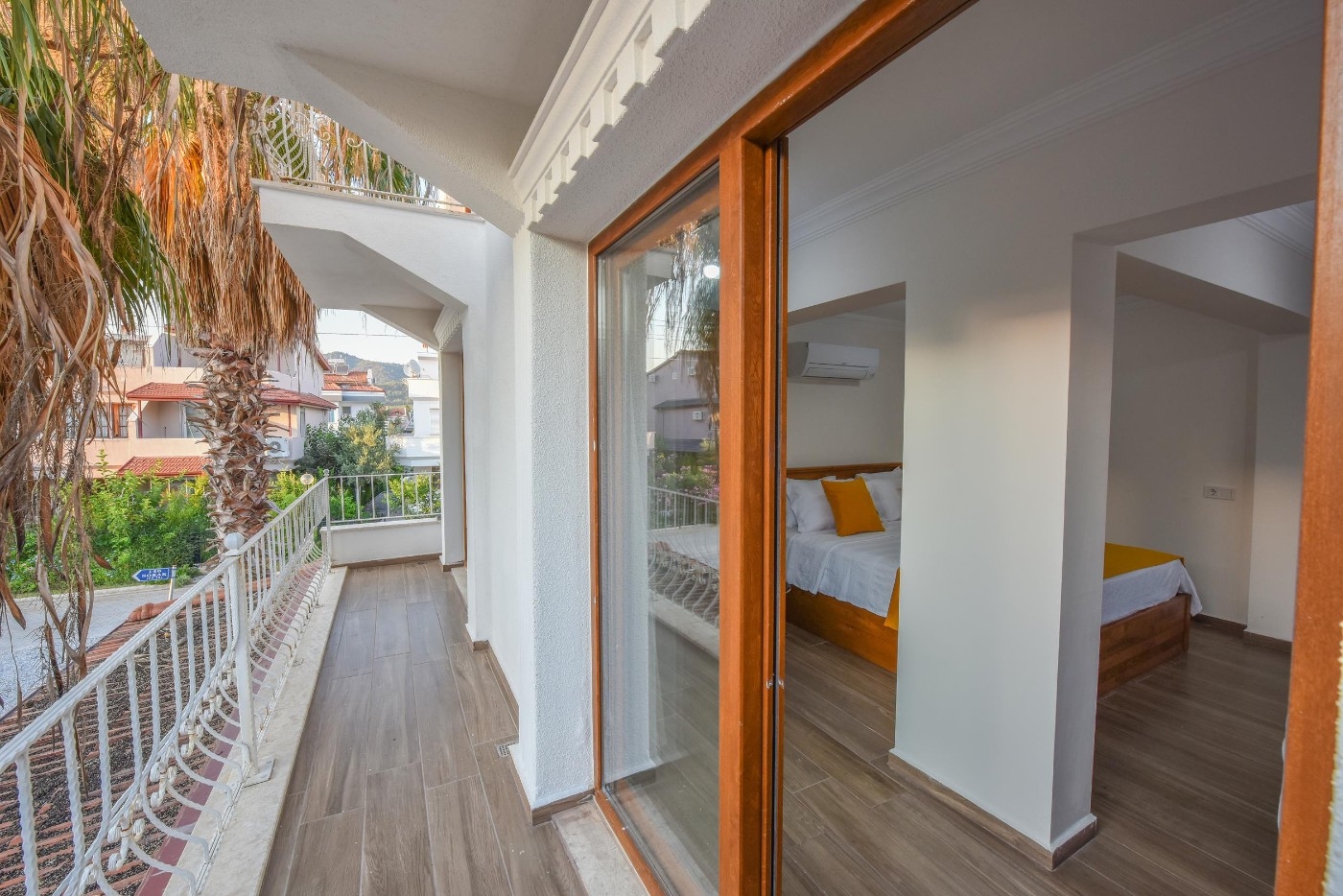 Fethiye Çiftlik'te Lüks Dizayna Sahip, Özel Bahçeli, Tripleks Villa
