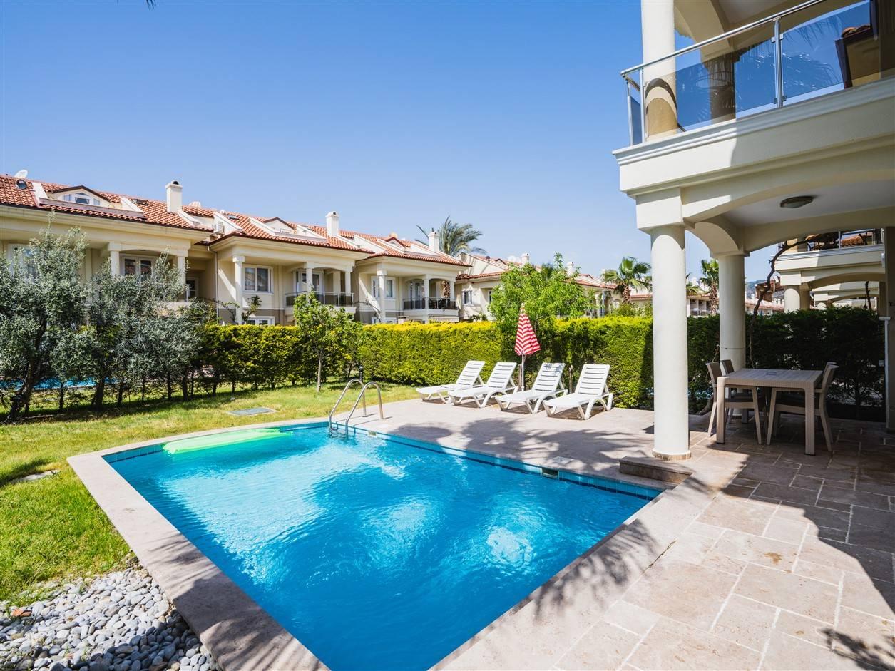 Muğla Fethiye'de 10 Kişilik, Özel ve Ortak Havuzlu, Kiralık Villa-29578