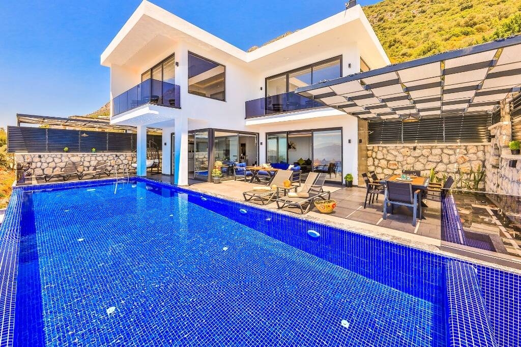 Kaş Bezirgan'da Muhteşem Deniz Manzaralı, Özel Havuzlu, Lüks Villa