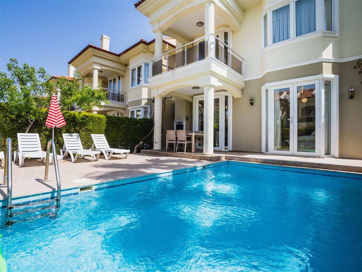 Muğla Fethiye'de 10 Kişilik, Özel ve Ortak Havuzlu, Kiralık Villa-29578