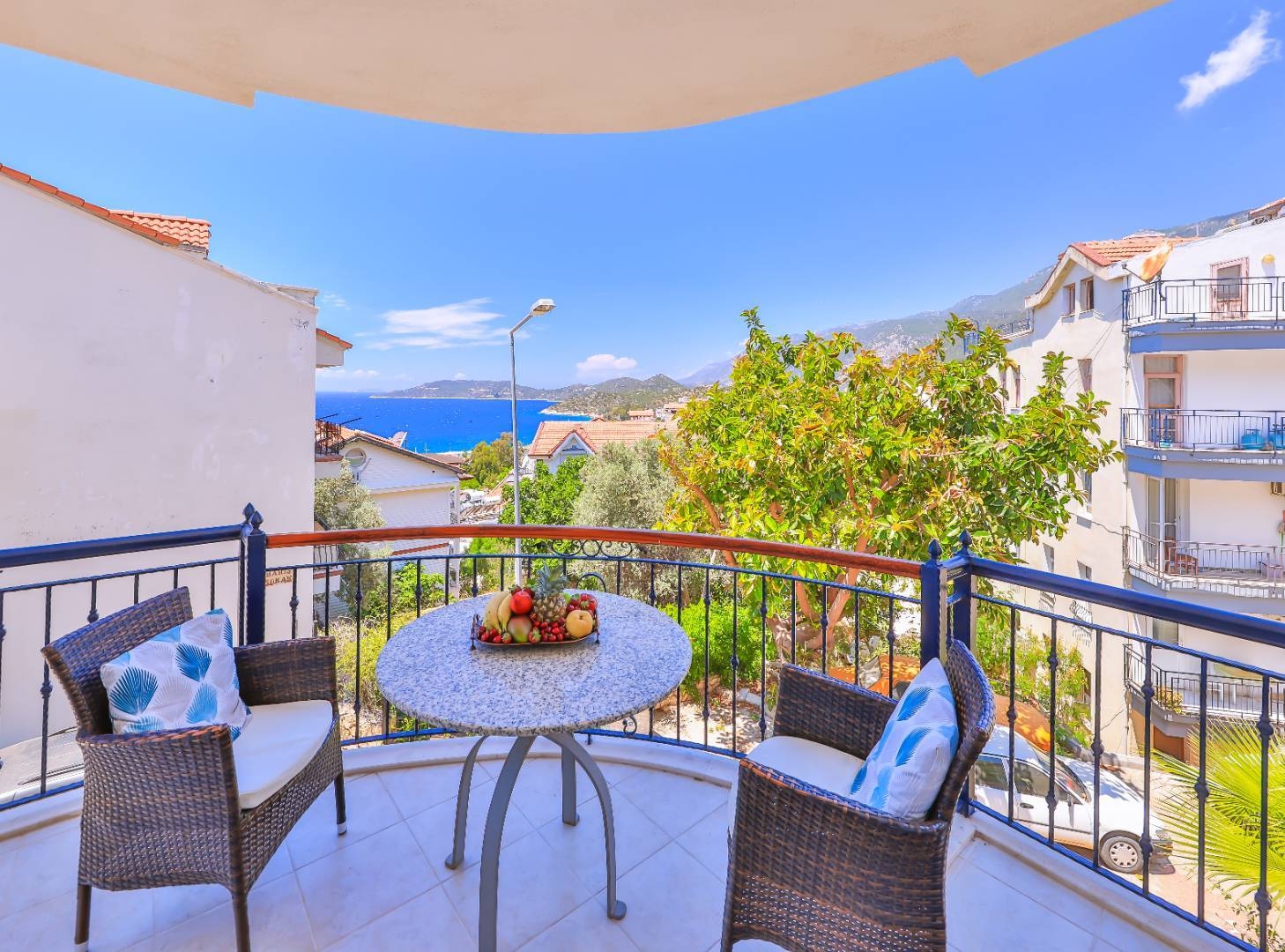 Kaş Andifli'de Enfes Deniz Manzaralı, Merkezi Konumda, Şık Tatil Evi