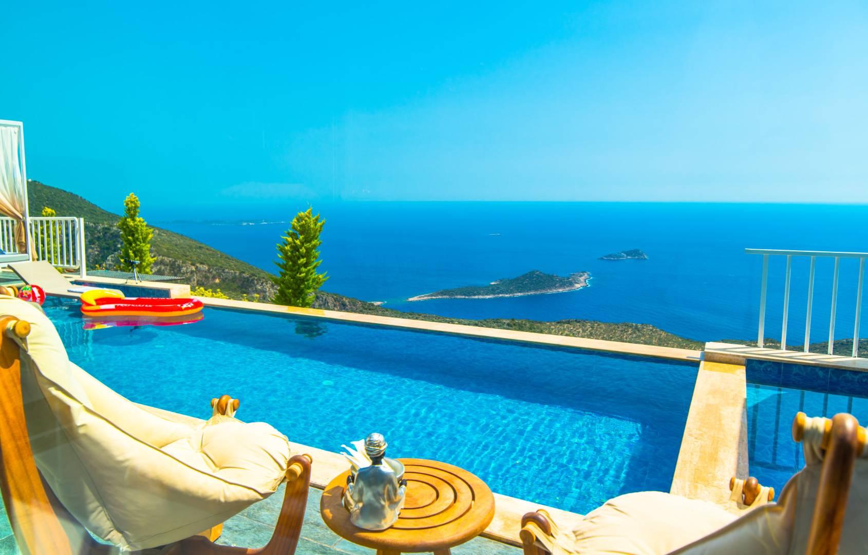 Kaş Bezirgan'da Akdeniz ve Adalar Manzaralı, Özel Havuzlu, Şık Villa-28029