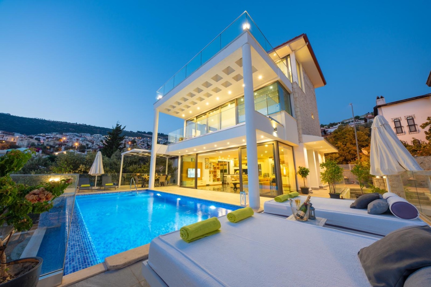 Kalkan Kalamar'da Muhteşem Deniz Manzaralı, Jakuzili, Lüks Villa