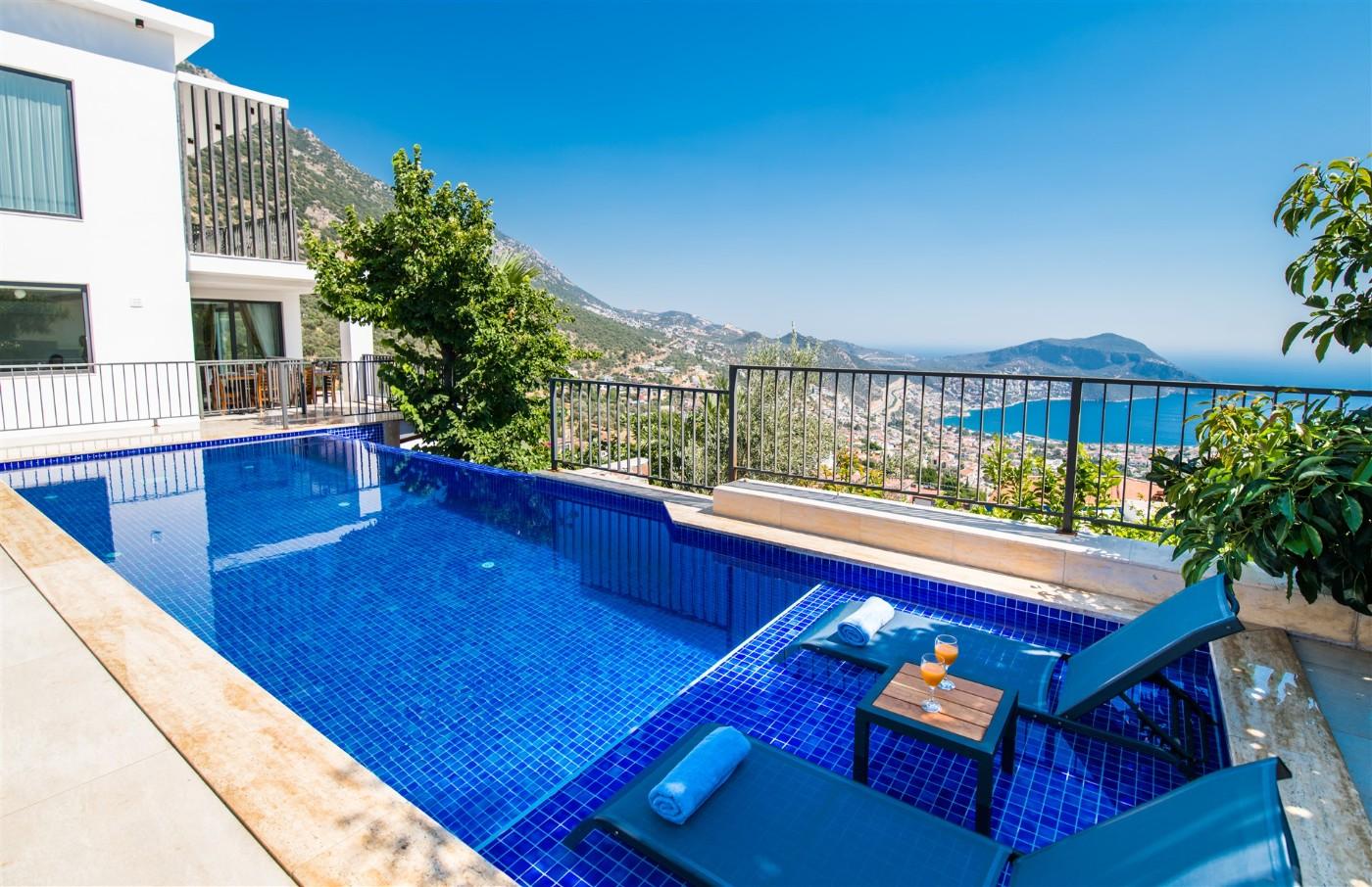 Kaş İslamlar'da Kalabalık Ailelere Uygun, Özel Havuzlu, 4+1 Villa-20102