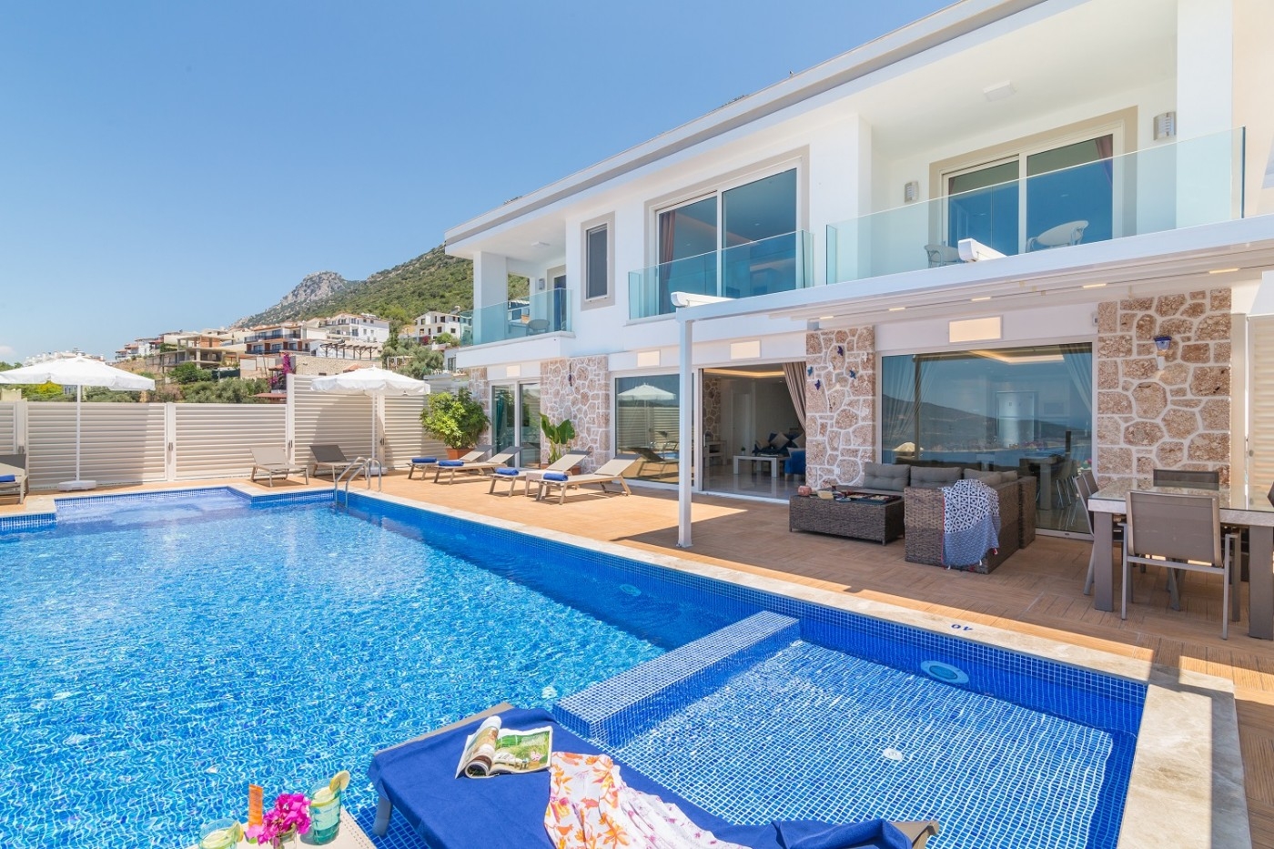 Kalkan Kördere'de Görülmeye Değer Manzaralı, Özel Havuzlu, Şık Villa