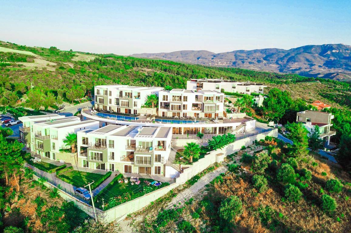 Kuşadası Soğucak'ta Açık ve Kapalı Havuzlu, Spor Salonlu, Tatil Evi