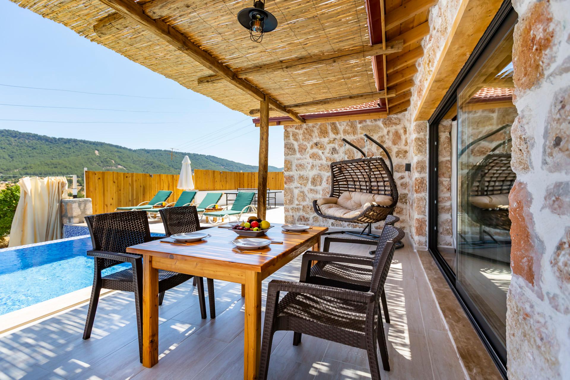 Kaş Sarıbelen'de Çekirdek Ailelere Uygun, Özel Havuzlu, Taş Villa-23423